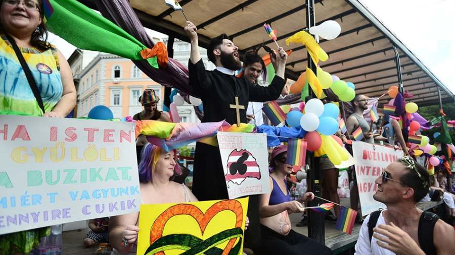 A Mi Hazánk a homoszexuális propagandafelvonulás betiltását követeli (videó)