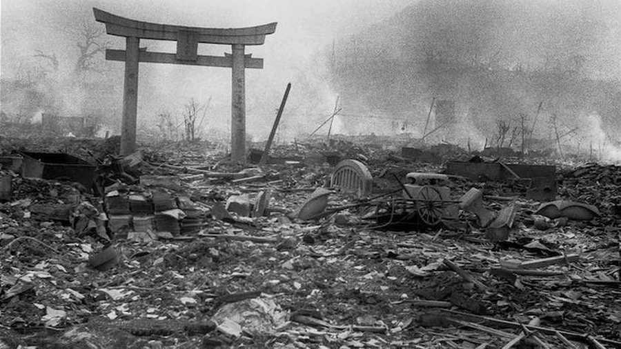 Nagaszaki látványa az atombomba utáni napon