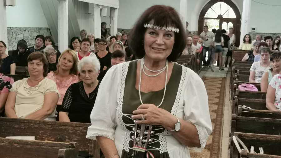 Ölelések, könnyes szemek, hálálkodás – Dévai Nagy Kamilla kárpátaljai kulturális missziója