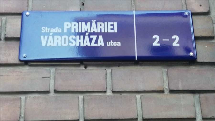 Marosvásárhelyen kétnyelvűekre cserélik az utcanévtáblákat, az AUR már feljelentést is tett