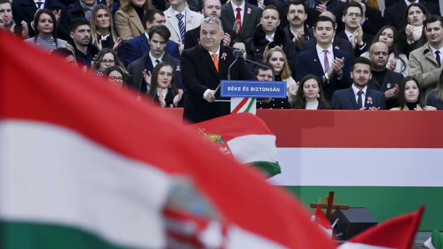 Állami Díszünnepség – Orbán: Erőre van szükség, nem hagyjuk, hogy a baloldal belerángassa Magyarországot ebbe a háborúba