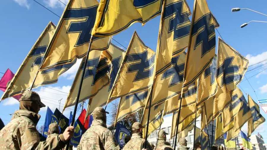 Azov farkasfalka ss farkas-horoggal – Az ellenzék az ss farkashorog jelvényes Azov ezredet támogatja