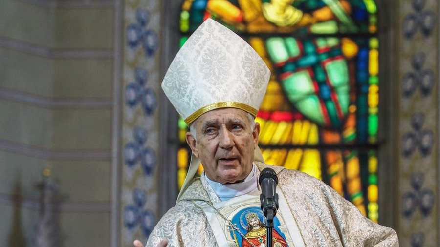 Stoffán György: Carlo atya (is) lapáton, avagy Veszprém urai nem változnak
