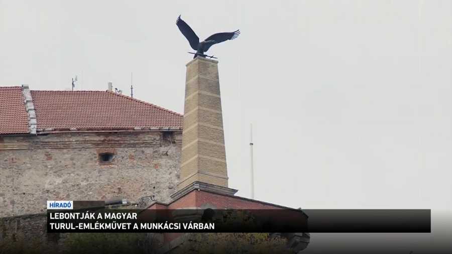Újabb támadás a magyar kisebbség ellen: Az ukránok lebontják a magyar Turul-emlékművet a munkácsi várban
