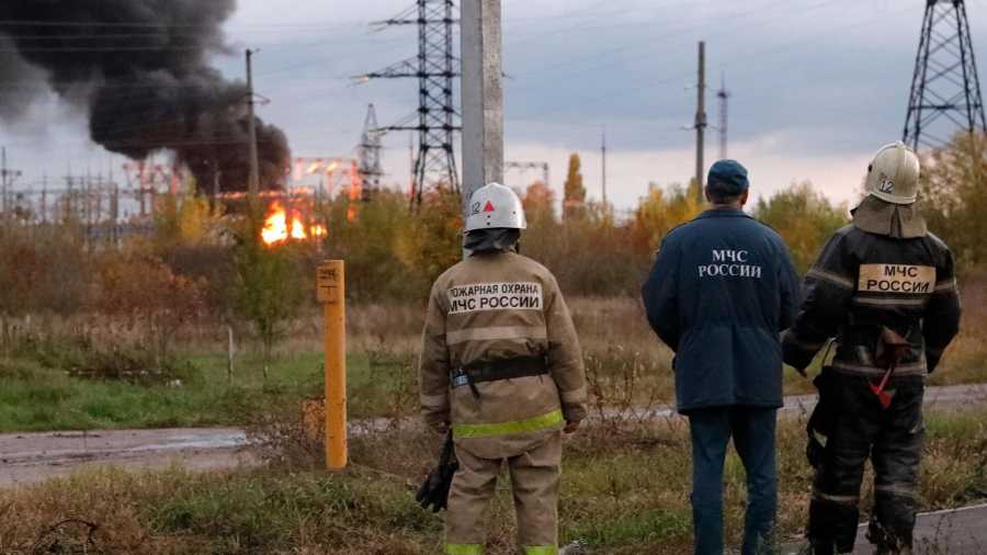 Ukrajna a terror felé fordul, vezetői a háborúból élnek