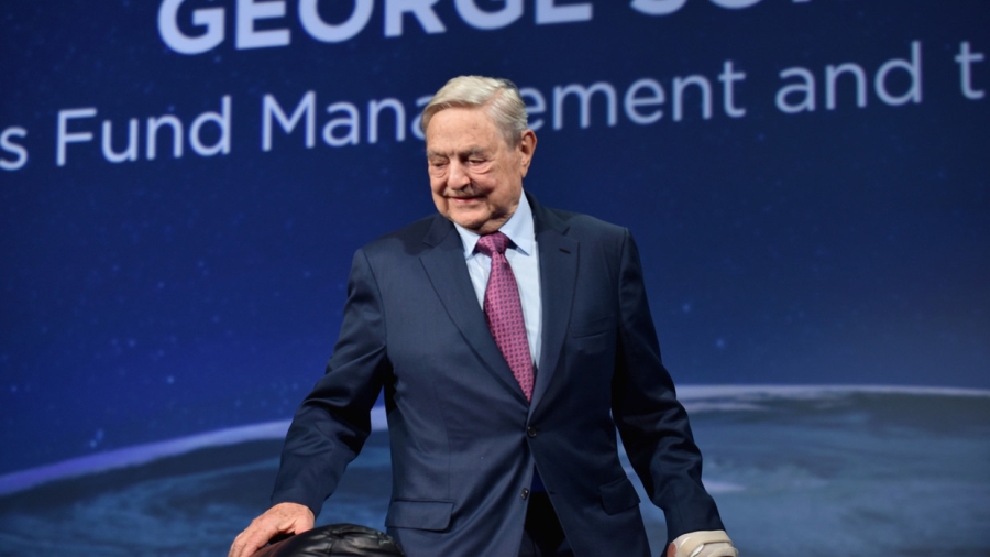 Az ember a függöny mögött: Egy jelentés arról, hogyan korrumpálta meg a médiát Soros György propagandagépezete