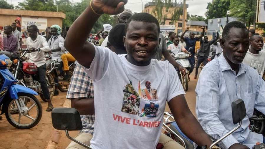 Francia diplomata: a nigeri puccs Európa kudarca