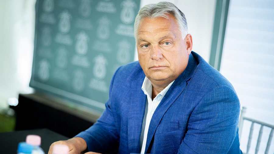 Orbán Viktor Spanyolországból: Brüsszel a szemünk előtt építi az orwelli világot