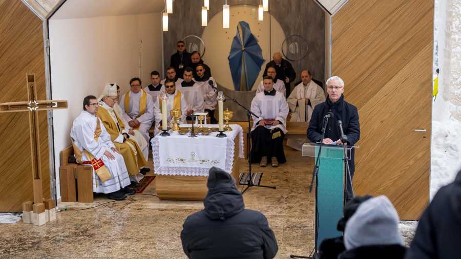 Stoffán György: Az elégedetlenek méltatlan vitája – avagy, kápolna-e a kápolna?