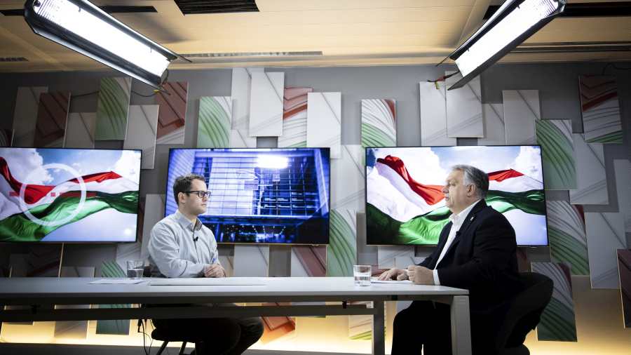 Orbán Viktor: Brüsszelben háborús hangulat van – a miniszterelnök rádióinterjúja Brüsszelből (videó)