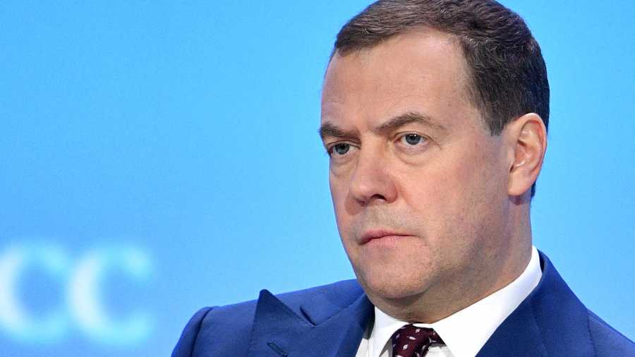Medvegyev: „Az európai kretének hisztériáznak” Orbán Viktor moszkvai útja miatt