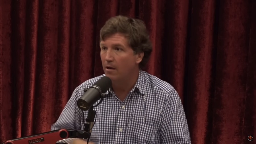 Tucker Carlson: „Sötétség borul az egykor szabad világra”