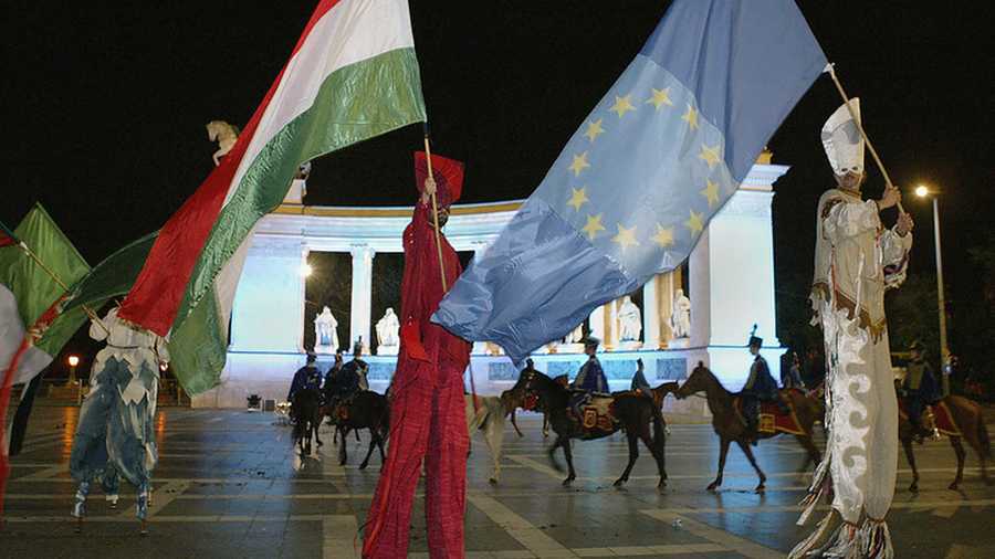 Így zsarolta meg Magyarországot az EU a csatlakozás előtt