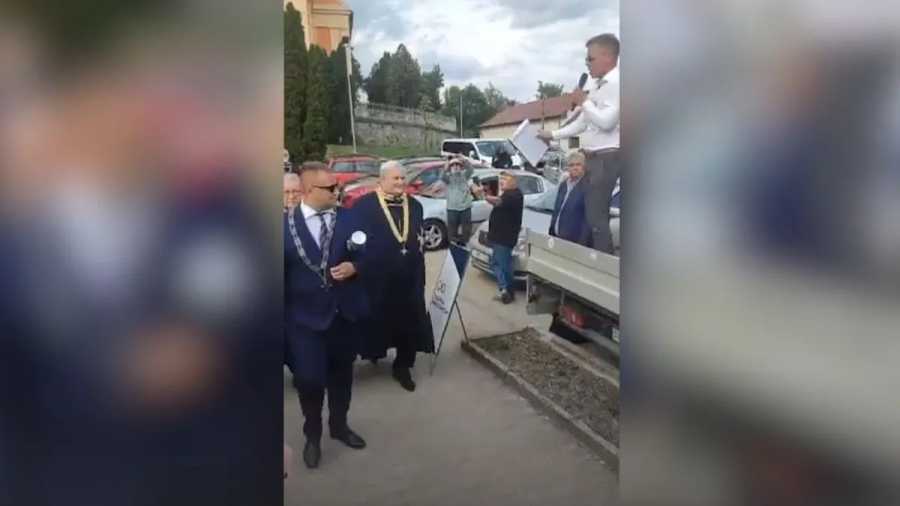 Papverés a Margit-körúton – A feltehetően beteg Magyar Petinek, tanulságul