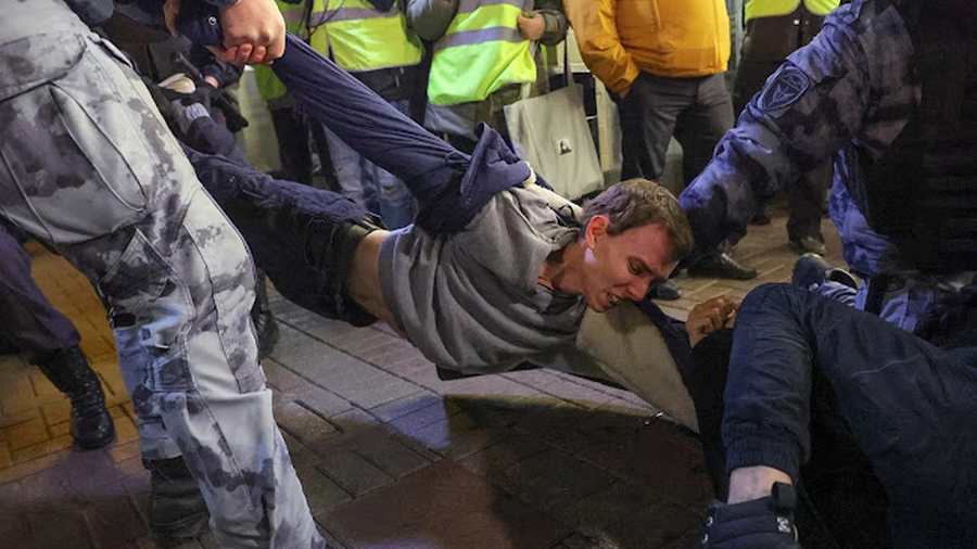 „Fuss az életedért!” – asszonyok mentették meg az ukrajnai férfit a kényszersorozástól (18+)