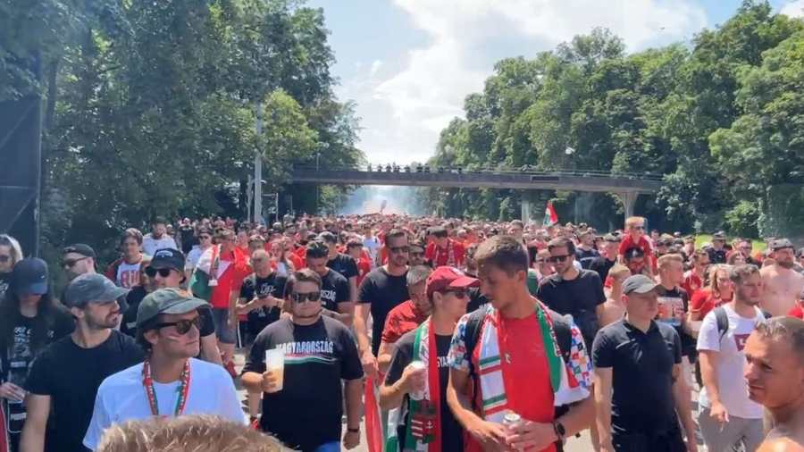 Foci EB: Többezer magyar szurkoló érkezett együtt vonulva a stuttgarti stadionhoz (videó)