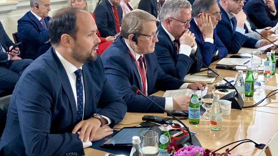A NATO szerepvállalását sürgette az ukrajnai béketárgyalások megkezdésében a magyar delegáció vezetője