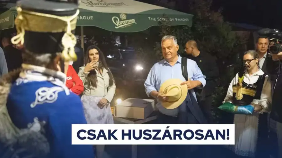 Visítani fognak a libsik: Huszárként érkezett Tusnádfürdőre Orbán Viktor