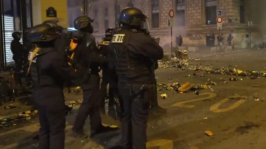 Romokban Párizs – a szélsőbal a győzelmét ünnepelte, szokásának megfelelően (videó)