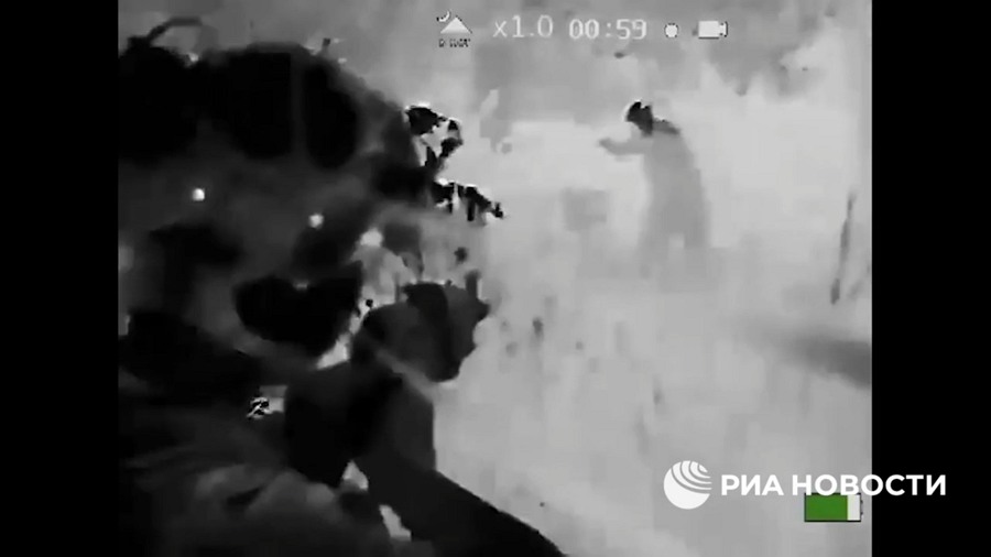 Négy ukrán katona flakonokból készült tutajokon menekült át az orosz erőkhöz (videó)