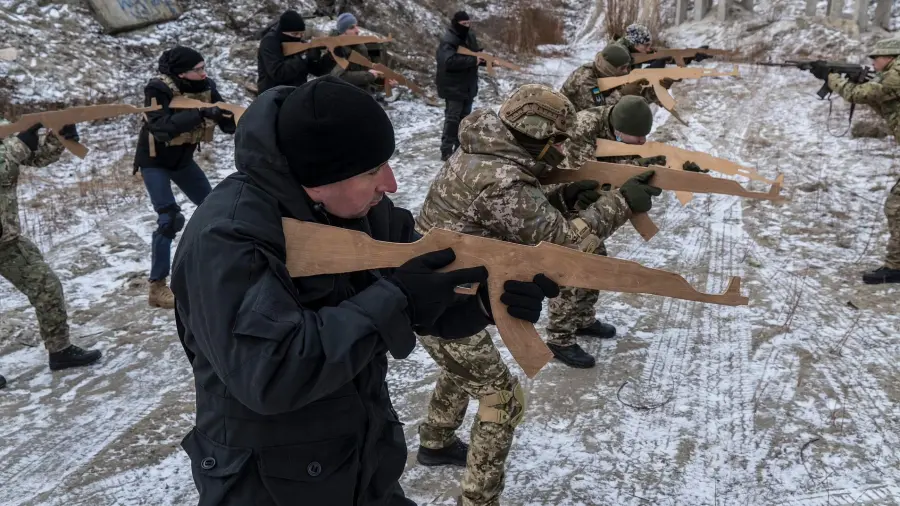 Kiemelt képen: ukran embereket képeznek ki a harcokra fapuskákkal