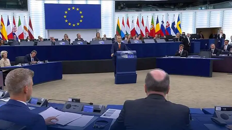 Orbán Viktor az Európai Parlamentben: Azért jöttem, hogy ébresztőt fújjak (élő)
