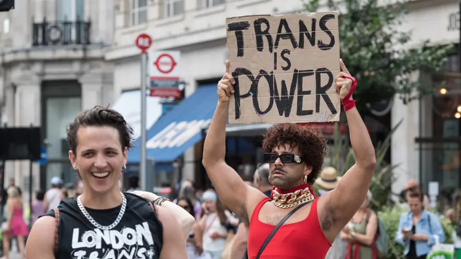 Oroszország megtiltja a gyermekek örökbe adását a transzgender ideológiát elfogadó államokba