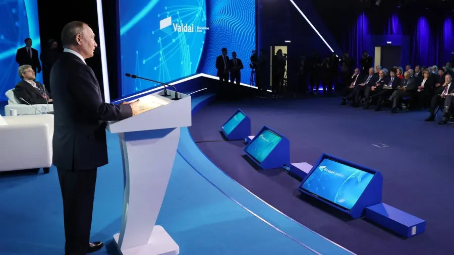 Putyin: „Új világrend, anakronisztikus NATO és bátor Trump” – a Valdai-fórumon tartott beszédet az orosz elnök