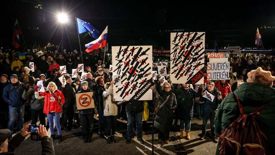 Ficónak rontottak a libernyákok Pozsonyban