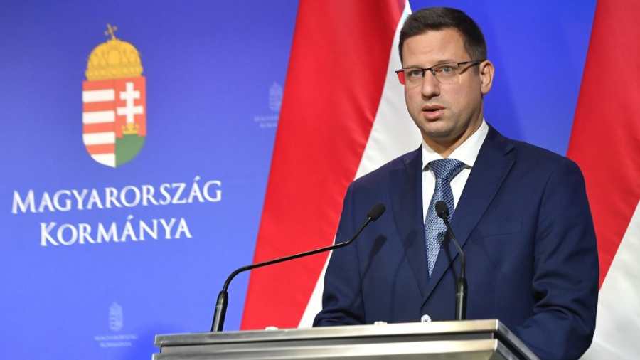 Gulyás Gergely cáfol: Nem folyik kifizetési hullám, az ország működését biztosítani kell