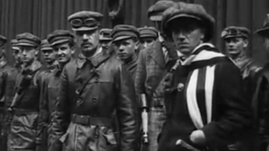 Kiemelt képen: Cserny József és a Lenin-fiúk május 1-jén. Kép forrása: filmhiradokonline.hu
