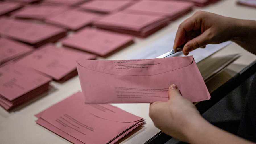 Súlyos választási botrány Németországban: halottak választhatták meg Friedrich Merz kormányát?