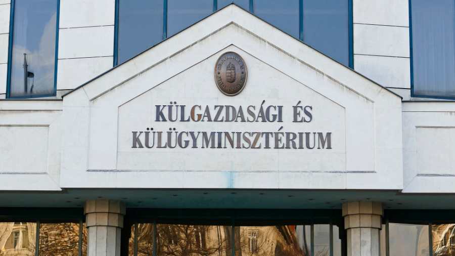 A magyar külügy óvatosabb a hadügynél – Magyarország mégsem csapja be az ajtót az oroszok előtt?