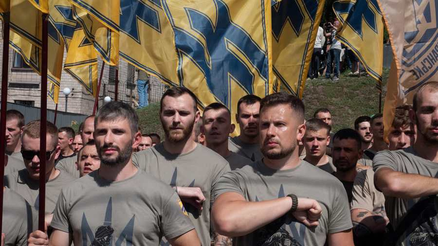 Le Monde: Elterjedtek a náci szimbólumok az ukrán hadseregben