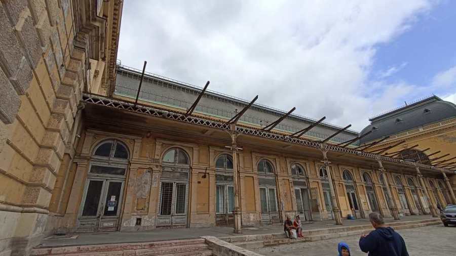 Czeglédi Andrea: Budapest, ahol „nincsenek istenek”