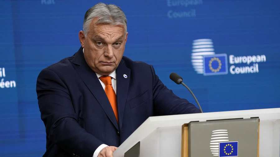 A Russia Today ezzel a címmel közli Orbán Viktor véleményét: Az EU-tisztviselők „megerőszakolják a törvényt”