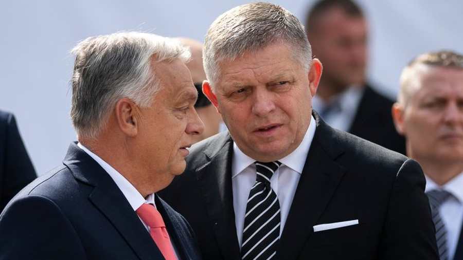 Nagyszombaton is pörög a világ: Orbán Ficoval egyeztetett, azonnali szankciófeloldást követel