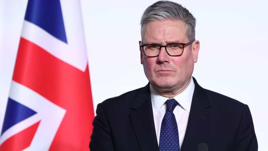 Két év után a szakadék szélén: Keir Starmer brit kormánya a teljes szétesés felé tart