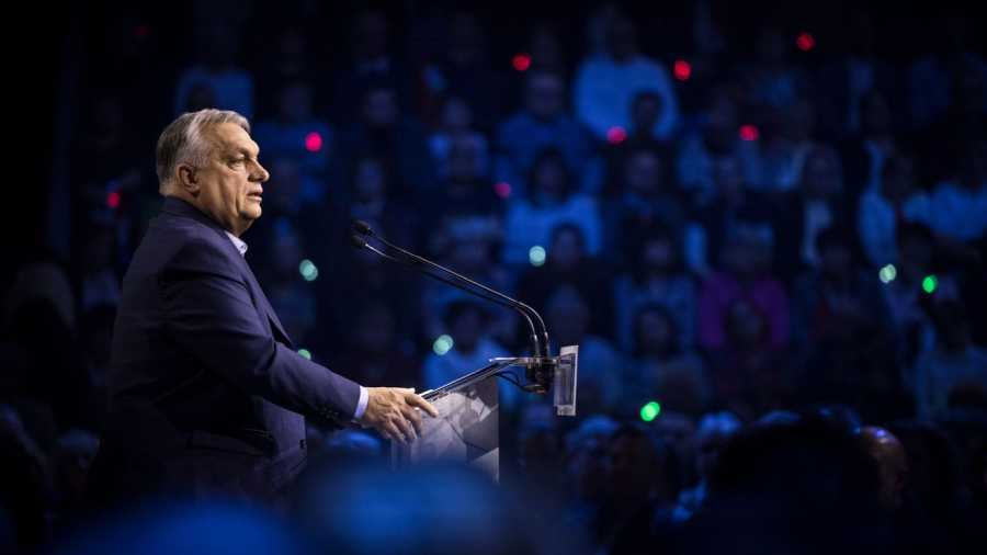 Orbán Viktor Hatvanban: „Nekünk nem Brüsszel, hanem a magyar emberek adtak felhatalmazást”