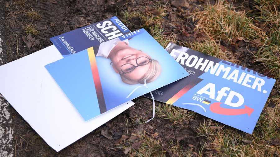 Politikai terror Tübingenben: Maszkos horda vadászott az AfD kampányolóira a nyílt utcán