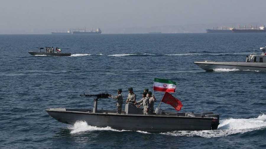 Lángokban a Közel-Kelet: Irán rakétaözönnel árasztotta el az Öböl-menti országokat, lezárták a Hormuzi-szorost