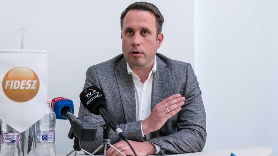 Politikai terror a munkahelyen: Kötelezővé tette alkalmazottjainak a Tiszára szavazást egy cégvezető