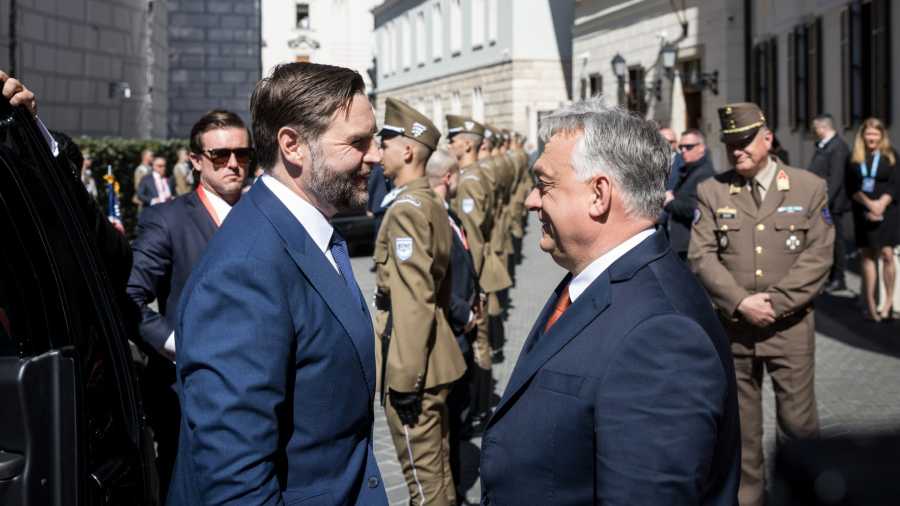 Vance Budapesten – hazánkra figyel a világsajtó