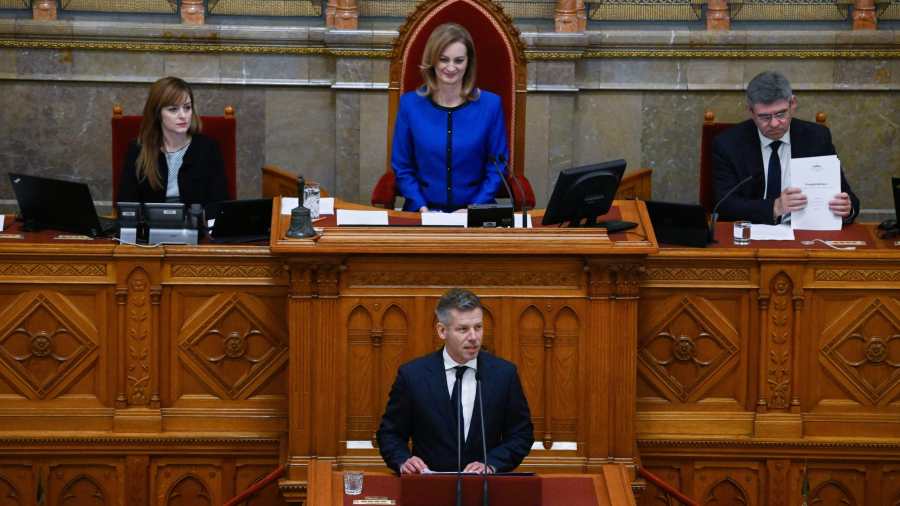 Hat év veszélyhelyzet után – ami megszűnt, és ami megmaradt