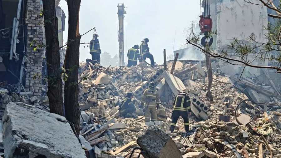 Alvó diákokra támadt az ukrán légierő – 21 tinédzser meghalt, 39 megsérült