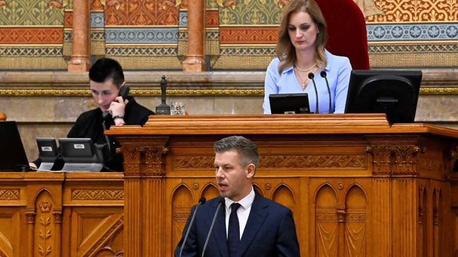 Magyar Péter ismét elszabadult volna, de Forsthoffer Ágnes elvette tőle a szót