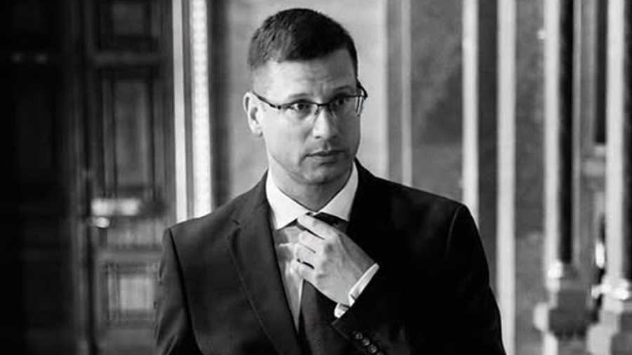 Gulyás Gergely keményen beleállt a védett üzemanyagárakat eltörlő Magyar Péterbe