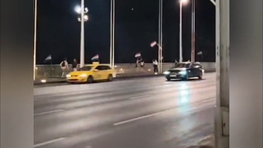 Totális háborút indítottak a hazafiság ellen: magyar lobogókat gyaláztak és hajítottak a Dunába Budapesten (videó)