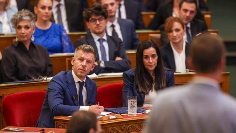 Cinikus államtitkári beismerés: „Korrekt bánásmódnak” hazudja a tiszás politikai bosszút Velkey György László