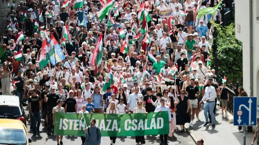 Ezrek vonultak a hagyományos családi értékekért Budapesten – a kormánymédia inkább hallgatott
